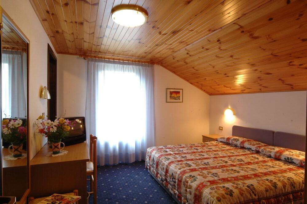 Hotel Garni Roberta Malga Ciapela Ngoại thất bức ảnh